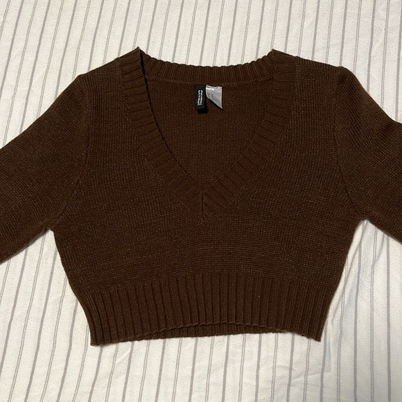 Cropped Brown V-neck Sweater - Picture 3 of 5